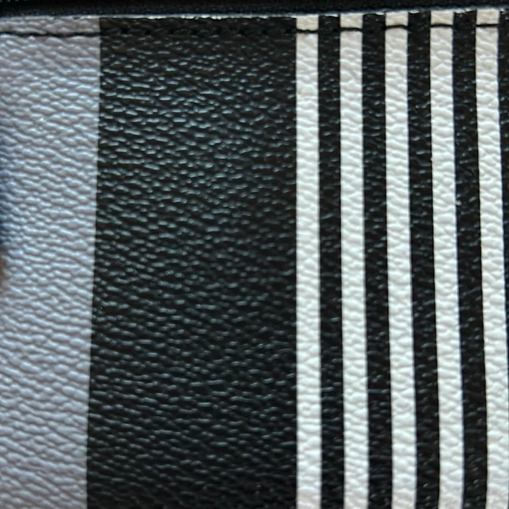 Vera Bradley Textured Wallet - Picture 3 of 11